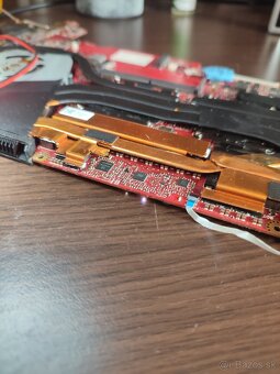 Asus rog zephyrus S15 GX502 - 7