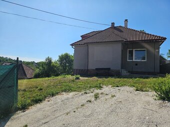 Slnečný dom s veľkým pozemkom a krásnym výhľadom pod horami - 7