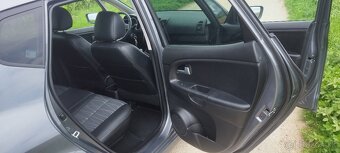 Kia Venga - 7