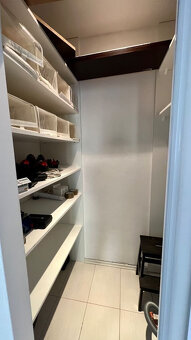 NOVO ZREKONŠTRUOVANÝ KOMPLETNE ZARIADENÝ 4-IZB. BYT S LOGGIO - 7