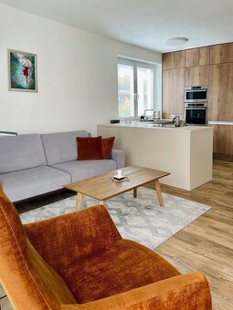 Útulný 3-izbový rodinný dom s krásnou záhradou - Rovinka - 7