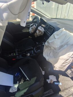 Predám HAVAROVANE auto seat leon - 7