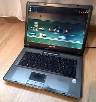 Predám starší notebook Asus - 7