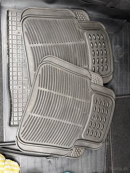 stierace, rohoze z golf 5 2009 combi, Servisna knizka pre go - 7