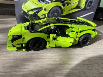 LEGO Technic Lamborghini Huracan Tecnica - 7