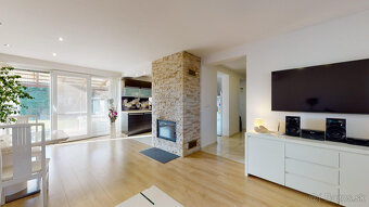 Výmerou nadštandardný rodinný dom, udržiavaná záhrada - 7