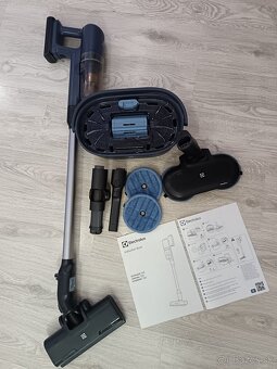 Predám tycovy vysávač ELEKTROLUX..... - 7