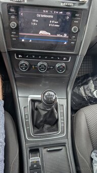 Predám Volkswagen Golf 1.0 TSI rv. 2017 105xxxkm strieborný - 7