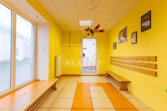 NA PREDAJ RODINNÝ DOM 270m2 V STREDE OBCE TURÁ LÚKA - 7