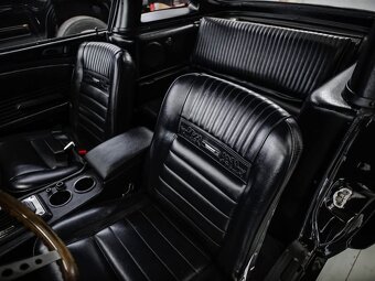 Ford mustang fastback V8 - 7