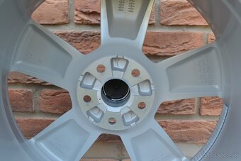 5x112 R19 Hlinikove disky Original Audi Q4 Etron - 7