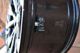 5x114,3 R18 Hlinikove disky Original Lexus NR - 7