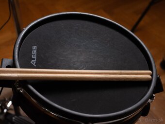 Predám málo používanú biciu súpravu (Alesis Crimson II) - 7