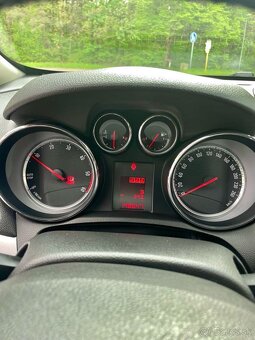 Opel Mokka 1,7 96 kW nafta rok : 3/2013 manuál 6st. - 7