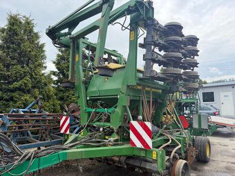 Secí stroj na obilí John Deere 750A, pracovní záběr 6m, rv 2 - 7