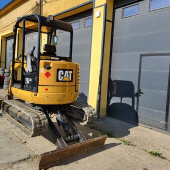 CAT 302.7D CR - 7