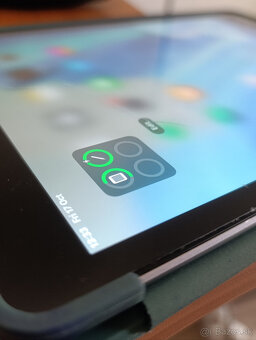 Apple iPad (6th Generation) Wi-Fi 32GB + Apple Pencil 1 - 7