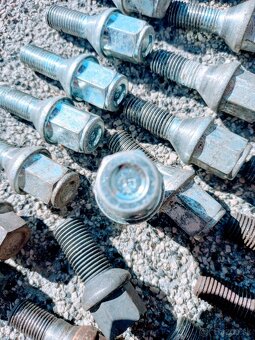 Skrutky kolies Štifty - 7