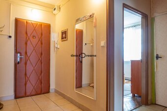 NA PREDAJ: CENTRUM: 2 izb.byt + ŠATNIK, 2x BALKON + PIVNICA - 7