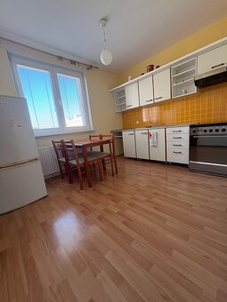 PREDAME 3IZBOVY BYT V NOVOM MESTE NAD VAHOM - 7