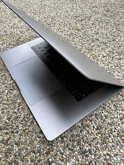 MacBook Pro 15” 2018, mouse, keyboard, sequoia - 7
