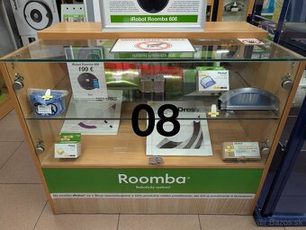 Vitrína (skrinka) a ostatný nábytok plus pútače do predajne - 7