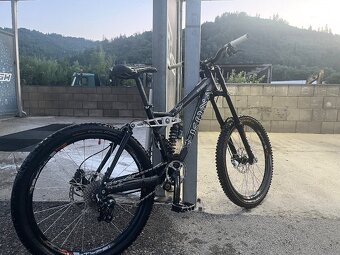 Zjazdový bicykel KONA - 7