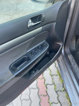 Predám VW Golf 5 2.0 TDI, 103 kW - 7