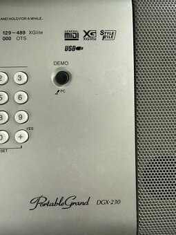 Yamaha DGX 230 - 7