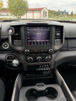 Dodge Ram 1500 šport 4x4 - 7