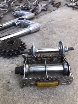 Favorit, Eska diely - 7