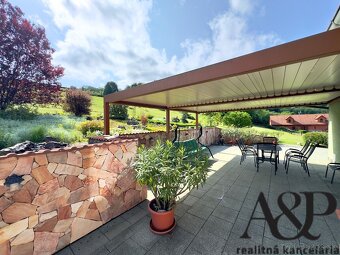 NA PREDAJ VÝNIMOČNÁ RODINNÁ VILA, POZEMOK 8000M2, PRIETRŽ, o - 7