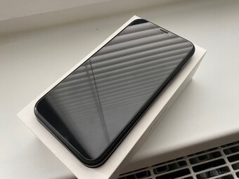 iPhone XR 64Gb Black - 7