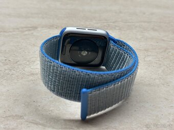 Apple Watch SE 40mm Cellular, batéria: 81% - 7