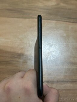 Predám Apple iPhone SE 2022 64GB Čierny Minimálne Známky - 7