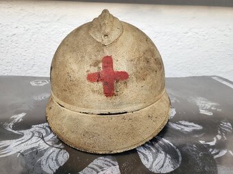 Prilba helma Adrian WW1 zdravotnik
- 7