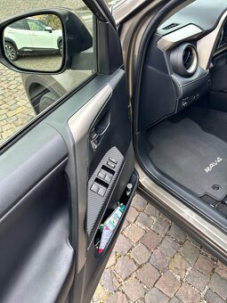 Toyota RAV4 2.2 l D-CAT Premium - 7