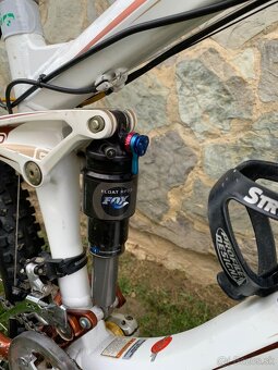 Predám bycikel Trek Remedy R8 - 7