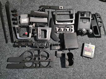 Tlačidlá a ine diely interiéru na VW Passat b6 - 7