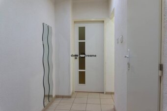 NA PREDAJ 2 izbový byt v širšom centre Hlohovca - 7