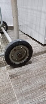 regál s kolieskami a lištou na cenovku, - 7