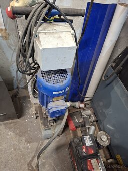Noznicovy mobilný zdvihak na auto - 7