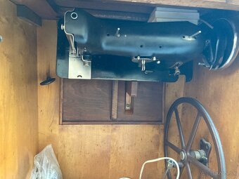 Historicky šijací stroj KOHLER - 7