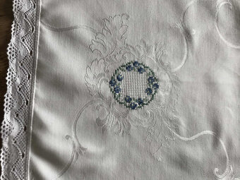 zaclonka a vyšivaný obrus - 7