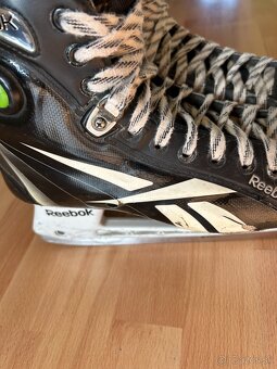 Hokejové korčule reebok us 10,5 + šnúrky howies - 7