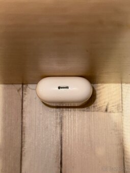 Apple AirPods (2019) - 7