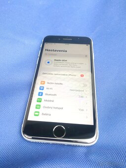 Apple iPhone SE (2020) - 7