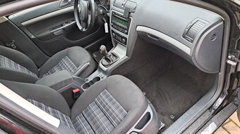 Škoda OCTAVIA Combi 2.0 TDI STYLE - 7
