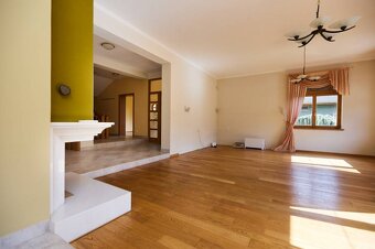 NA PREDAJ -MESTSKÁ 2- GENERAČNÁ VILA -TOPASOVÁ UL. - 7