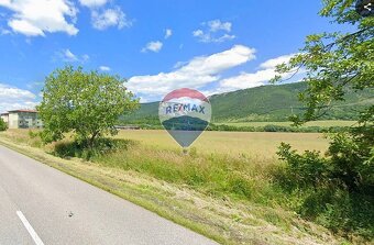 Pozemok na výstavbu rodinných domov 35 000 m², Dvorníky Vče - 7